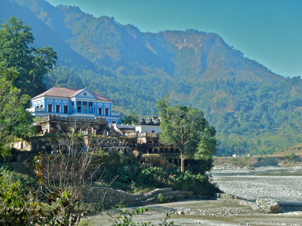 top nepal travel blogs where to travel in nepal for hiking where to see himalayan views in nepal travel blog for solo female tourists