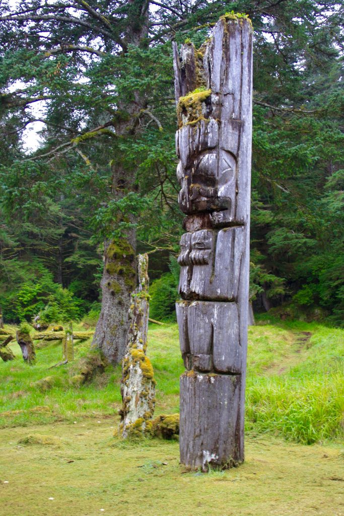 old totem poles in BC travel blog what to see in haida gwaii queen charlotte islands bc